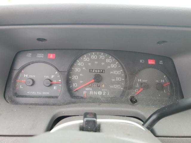 Photo 9 from auction – 2002 MERCURY GRAND MARQ with VIN 2MEFM74WX2X626857