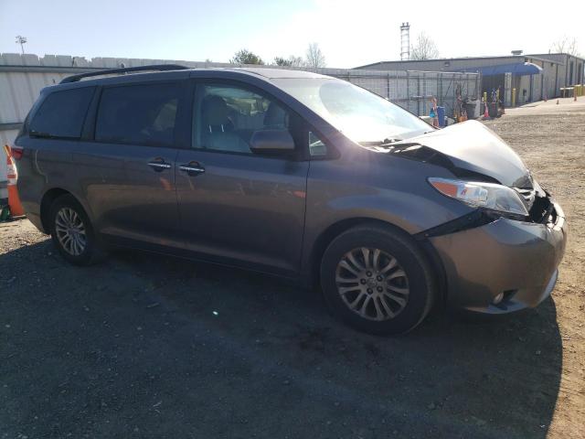 Photo 4 from auction – 2017 TOYOTA SIENNA XLE with VIN 5TDYZ3DC2HS897622