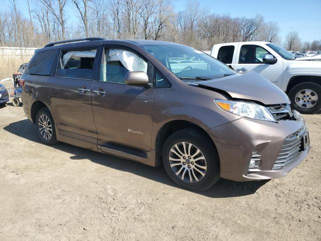 Photo 4 from auction – 2018 TOYOTA SIENNA XLE with VIN 5TDYZ3DC3JS965500