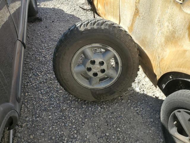 Photo 12 from auction – 2000 CHEVROLET BLAZER with VIN 1GNDT13W1Y2243354