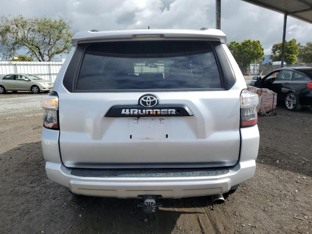 Photo 6 from auction – 2018 TOYOTA 4RUNNER SR with VIN JTEBU5JR7J5580435