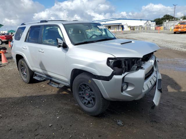 Photo 4 from auction – 2018 TOYOTA 4RUNNER SR with VIN JTEBU5JR7J5580435