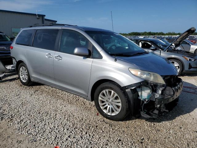 Photo 4 from auction – 2014 TOYOTA SIENNA XLE with VIN 5TDYK3DC9ES443531
