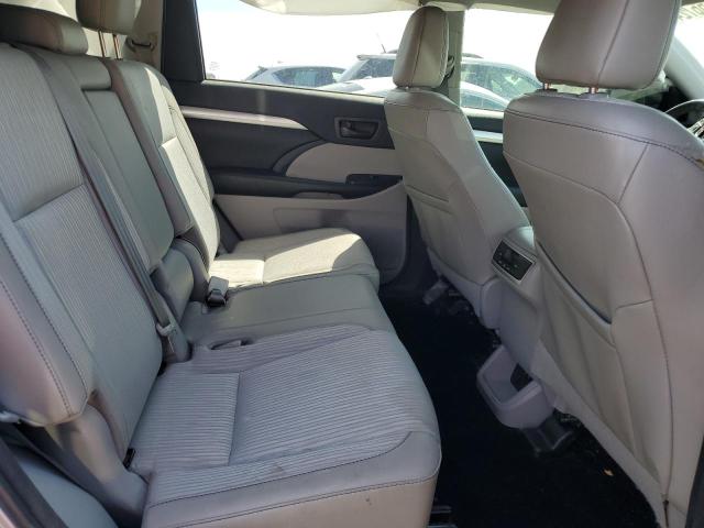 Photo 11 from auction – 2018 TOYOTA HIGHLANDER with VIN 5TDZZRFH8JS284815