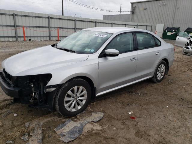 VOLKSWAGEN PASSAT S 2015 with VIN 1VWAT7A34FC050434 - Photo from auction
