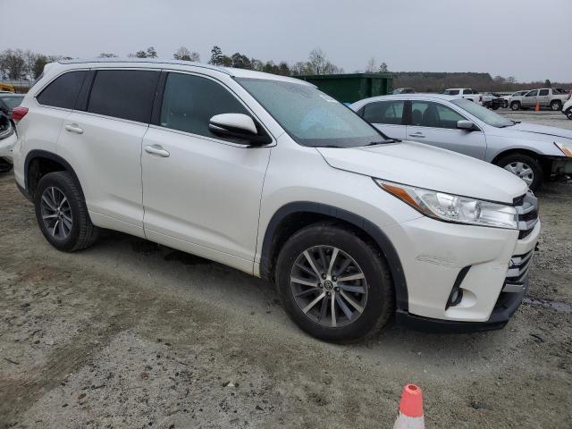 Photo 4 from auction – 2017 TOYOTA HIGHLANDER with VIN 5TDKZRFH1HS508325