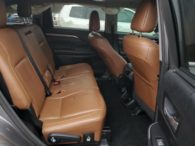 Photo 11 from auction – 2018 TOYOTA HIGHLANDER with VIN 5TDYZRFH9JS237160