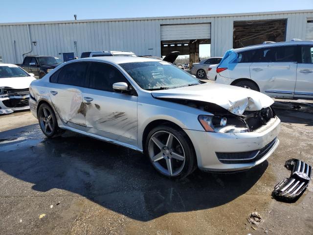 Photo 4 from auction – 2014 VOLKSWAGEN PASSAT S with VIN 1VWAT7A37EC070398