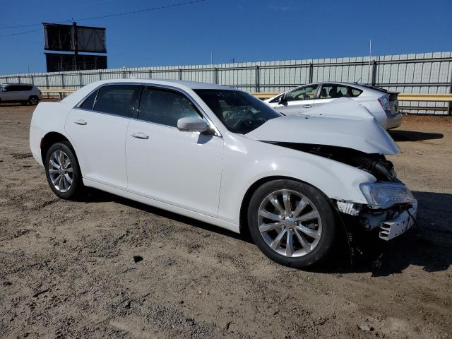 Photo 4 from auction – 2015 CHRYSLER 300 LIMITE with VIN 2C3CCARG1FH831400