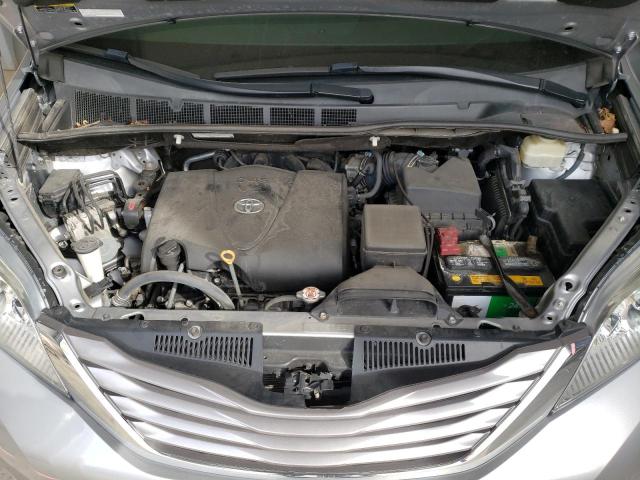 Photo 12 from auction – 2017 TOYOTA SIENNA XLE with VIN 5TDDZ3DC3HS153672