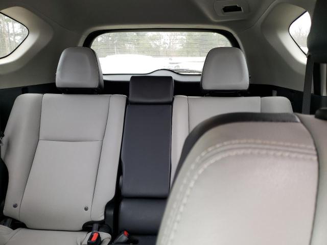 Photo 10 from auction – 2018 TOYOTA RAV4 LIMIT with VIN JTMDFREV2JJ182367