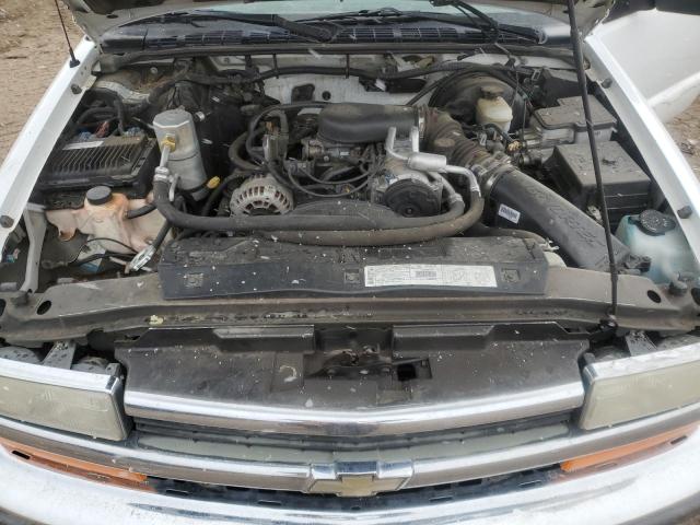 Photo 11 from auction – 2000 CHEVROLET BLAZER with VIN 1GNDT13W3Y2396950