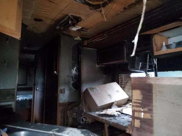 Photo 6 from auction – 2000 WINNEBAGO ADVENTURER with VIN 1FCNF53S4Y0A09827