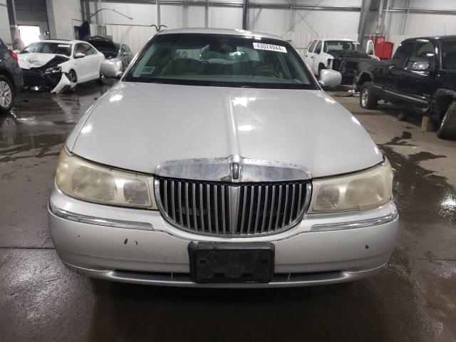 Photo 5 from auction – 2001 LINCOLN TOWN CAR C with VIN 1LNHM83W91Y632869