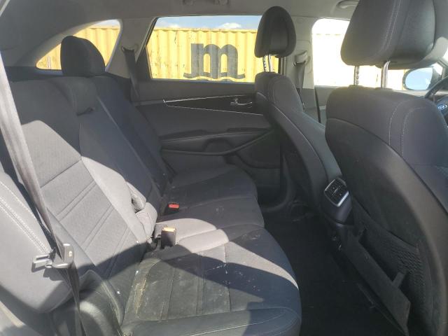 Photo 11 from auction – 2016 KIA SORENTO LX with VIN 5XYPG4A33GG127016