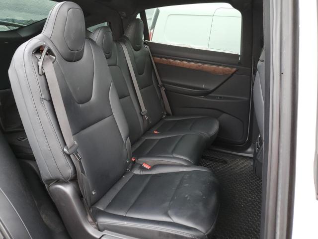 Photo 10 from auction – 2020 TESLA MODEL X with VIN 5YJXCAE21LF305597