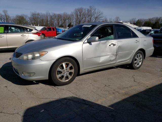 TOYOTA CAMRY LE 2005 with VIN 4T1BF30K25U592166 - Photo from auction