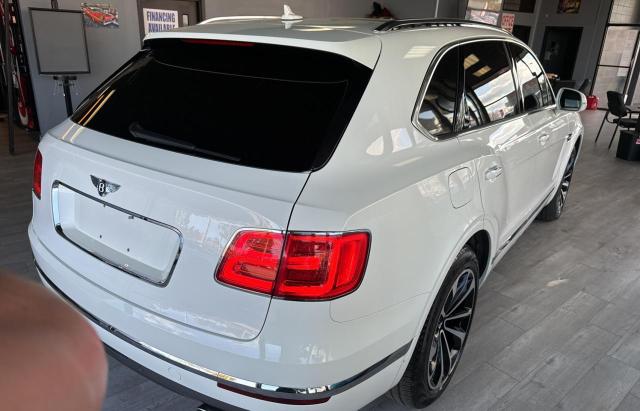 Photo 4 from auction – 2017 BENTLEY BENTAYGA with VIN SJAAC2ZV7HC013460