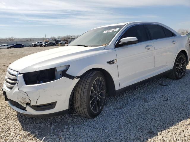 FORD TAURUS SEL 2017 مع رقم تعريف المركبة 1FAHP2E82HG144537 - صورة من المزاد
