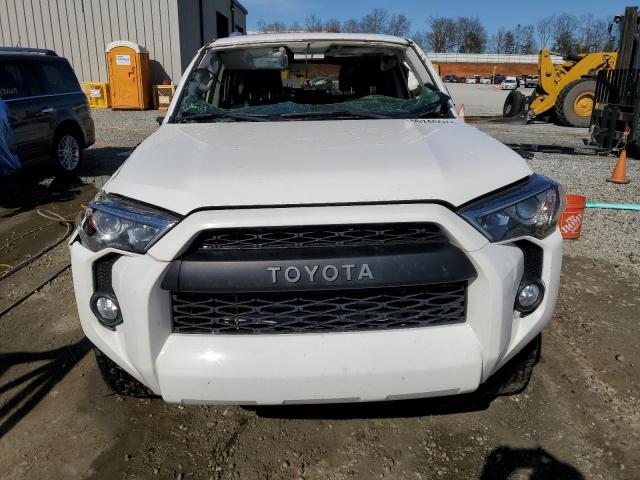 Photo 5 from auction – 2018 TOYOTA 4RUNNER SR with VIN JTEBU5JR9J5548151