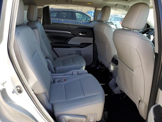 Photo 11 from auction – 2018 TOYOTA HIGHLANDER with VIN 5TDDZRFH2JS880349