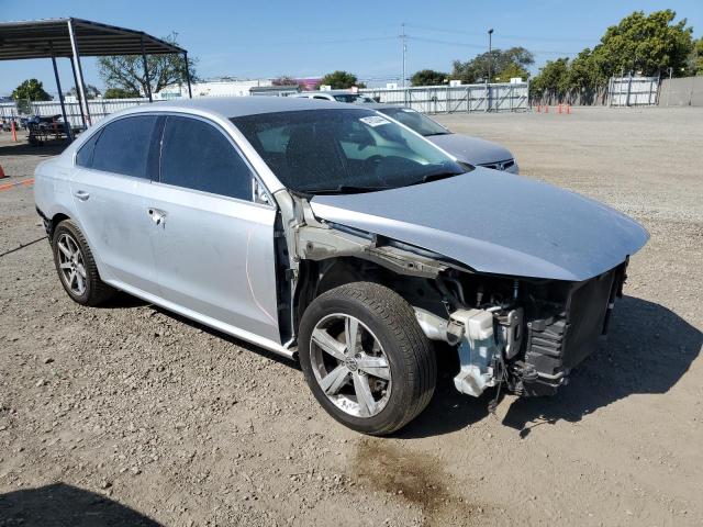 Photo 4 from auction – 2015 VOLKSWAGEN PASSAT S with VIN 1VWAT7A34FC071042