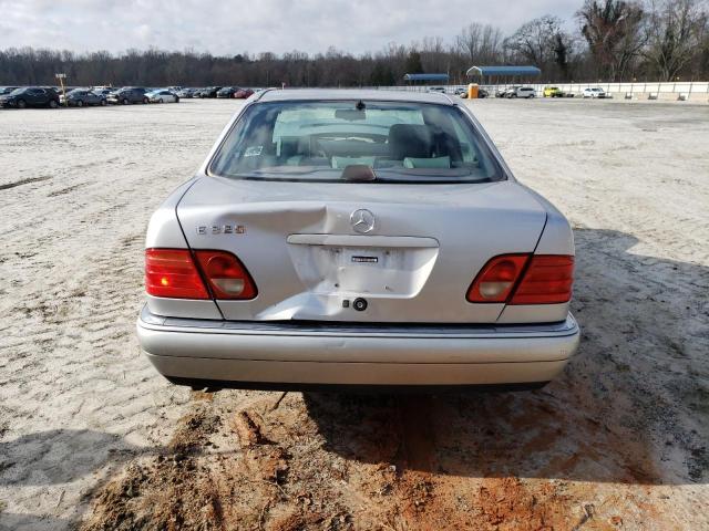 Photo 6 from auction – 1997 MERCEDES-BENZ E 320 with VIN WDBJF55F7VA388485