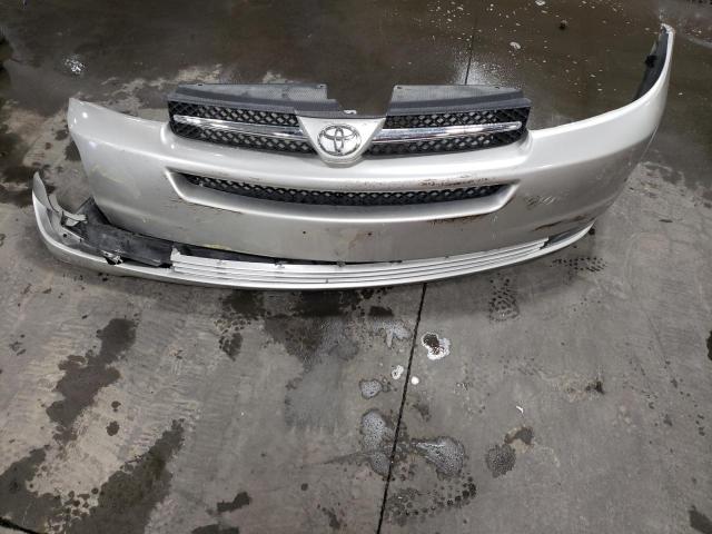 Photo 13 from auction – 2005 TOYOTA SIENNA XLE with VIN 5TDBA22C75S040461