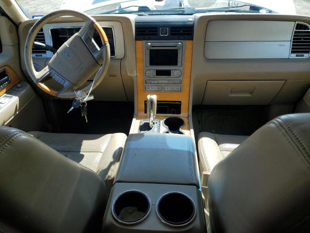 Photo 8 from auction – 2010 LINCOLN NAVIGATOR with VIN 5LMJJ2H51AEJ00196