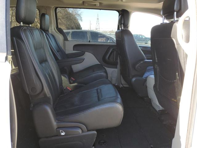 Photo 11 from auction – 2015 CHRYSLER TOWN & COU with VIN 2C4RC1CG9FR705942