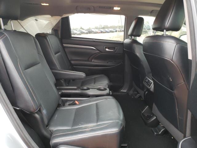 Photo 11 from auction – 2018 TOYOTA HIGHLANDER with VIN 5TDDZRFH4JS898321