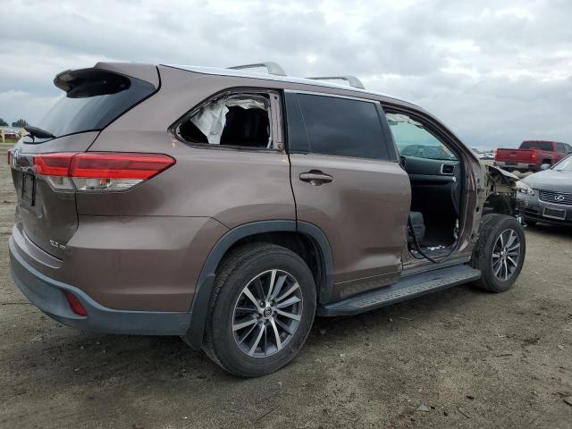 Zdjęcie 3 z aukcji – 2017 TOYOTA HIGHLANDER z VIN 5TDJZRFH1HS427689