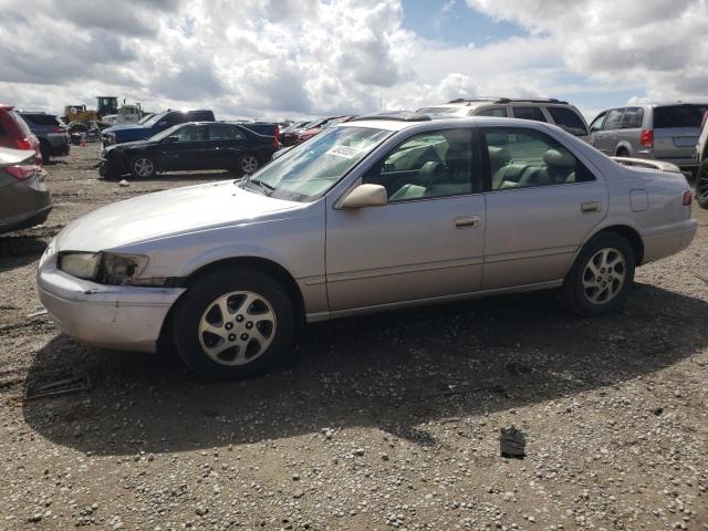 TOYOTA CAMRY LE 1999 with VIN 4T1BF28K2XU075306 - Photo from auction