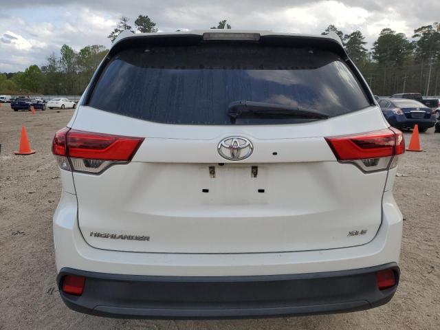 Photo 6 from auction – 2018 TOYOTA HIGHLANDER with VIN 5TDKZRFH3JS537265