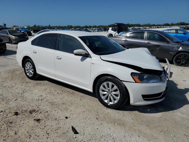 Photo 4 from auction – 2015 VOLKSWAGEN PASSAT S with VIN 1VWAT7A32FC008196