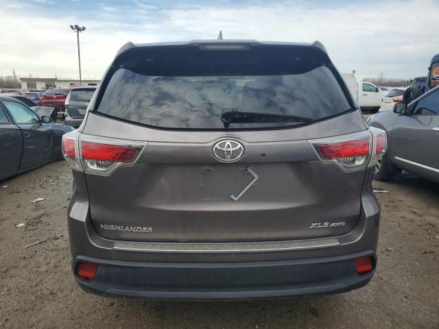 Photo 6 from auction – 2015 TOYOTA HIGHLANDER with VIN 5TDJKRFH9FS137704
