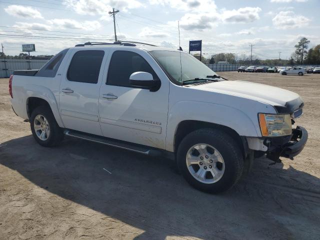 Photo 4 from auction – 2011 CHEVROLET AVALANCHE with VIN 3GNTKFE32BG190337