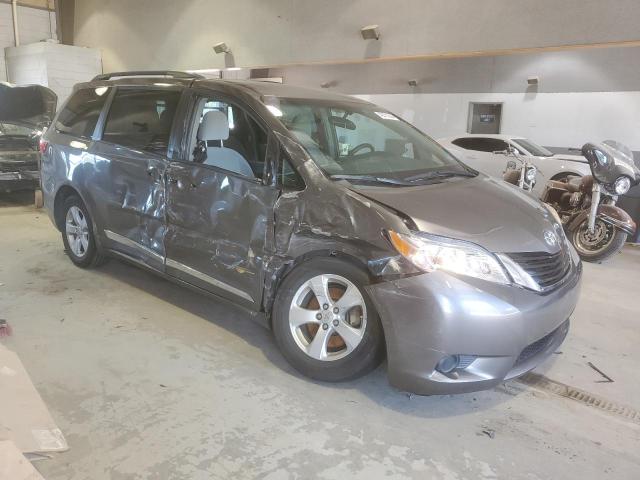 Photo 4 from auction – 2017 TOYOTA SIENNA LE with VIN 5TDKZ3DCXHS877771
