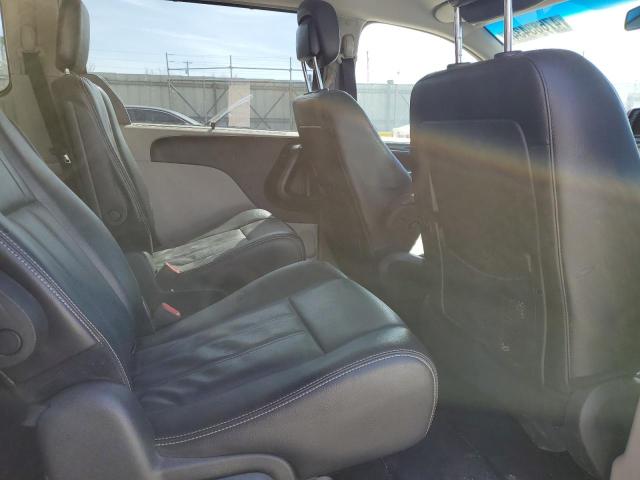 Photo 11 from auction – 2015 CHRYSLER TOWN & COU with VIN 2C4RC1CG5FR504345