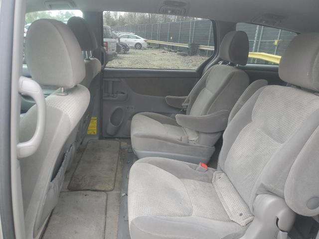 Photo 11 from auction – 2010 TOYOTA SIENNA CE with VIN 5TDKK4CC0AS305027