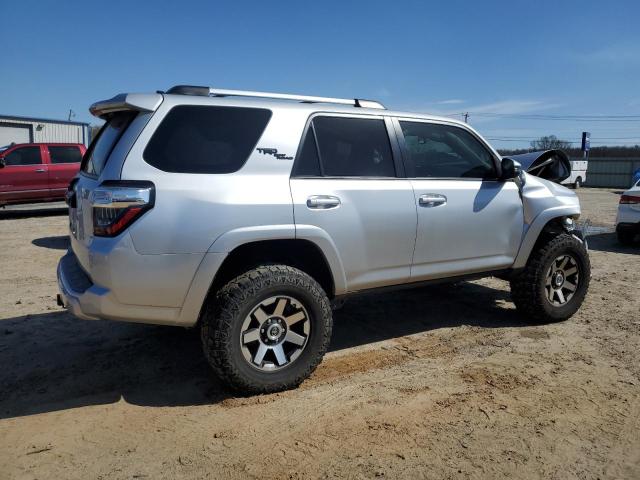 Photo 3 from auction – 2018 TOYOTA 4RUNNER SR with VIN JTEBU5JR1J5573822