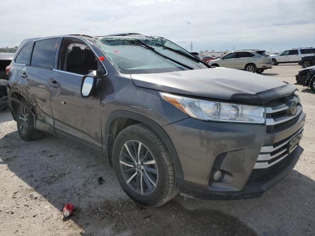 Photo 4 from auction – 2018 TOYOTA HIGHLANDER with VIN 5TDKZRFH6JS533789