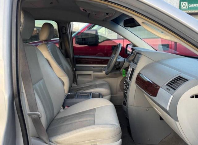 Photo 5 from auction – 2009 CHRYSLER TOWN & COU with VIN 2A8HR54199R676516