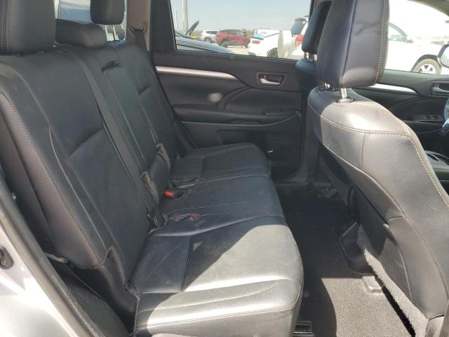 Photo 11 from auction – 2017 TOYOTA HIGHLANDER with VIN 5TDJZRFH9HS446118