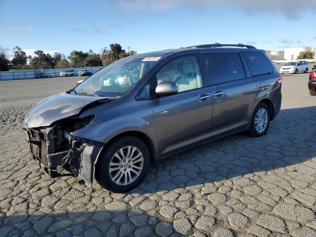TOYOTA SIENNA XLE 2011 with VIN 5TDYK3DC8BS064421 - Photo from auction