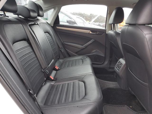 Photo 10 from auction – 2015 VOLKSWAGEN PASSAT SE with VIN 1VWBS7A36FC044433