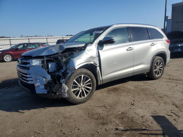 TOYOTA HIGHLANDER 2019 with VIN 5TDKZRFH8KS308016 - Photo from auction