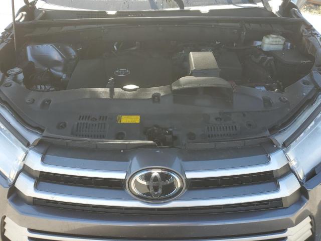 Снимка 12 от търг – 2018 TOYOTA HIGHLANDER с VIN 5TDKZRFH4JS537839