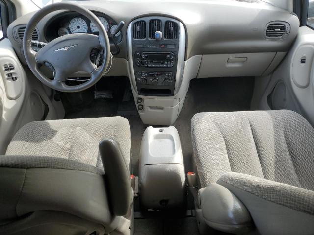 Photo 8 from auction – 2005 CHRYSLER TOWN & COU with VIN 2C4GP54L95R429873