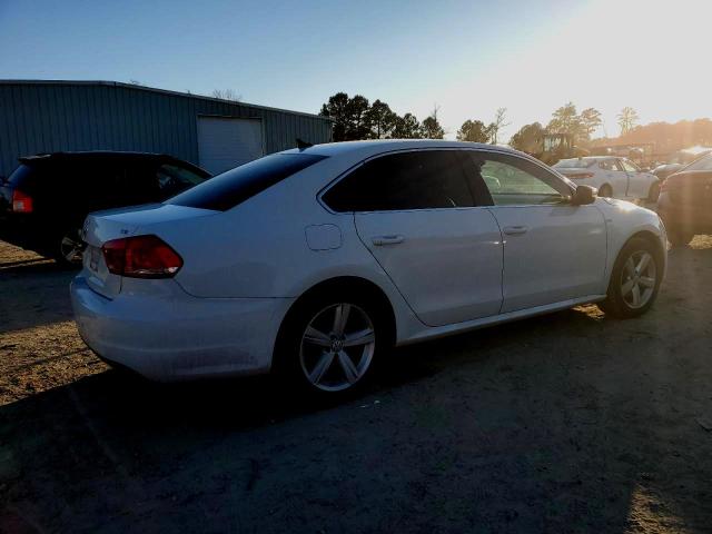 Photo 3 from auction – 2015 VOLKSWAGEN PASSAT S with VIN 1VWAS7A33FC107788